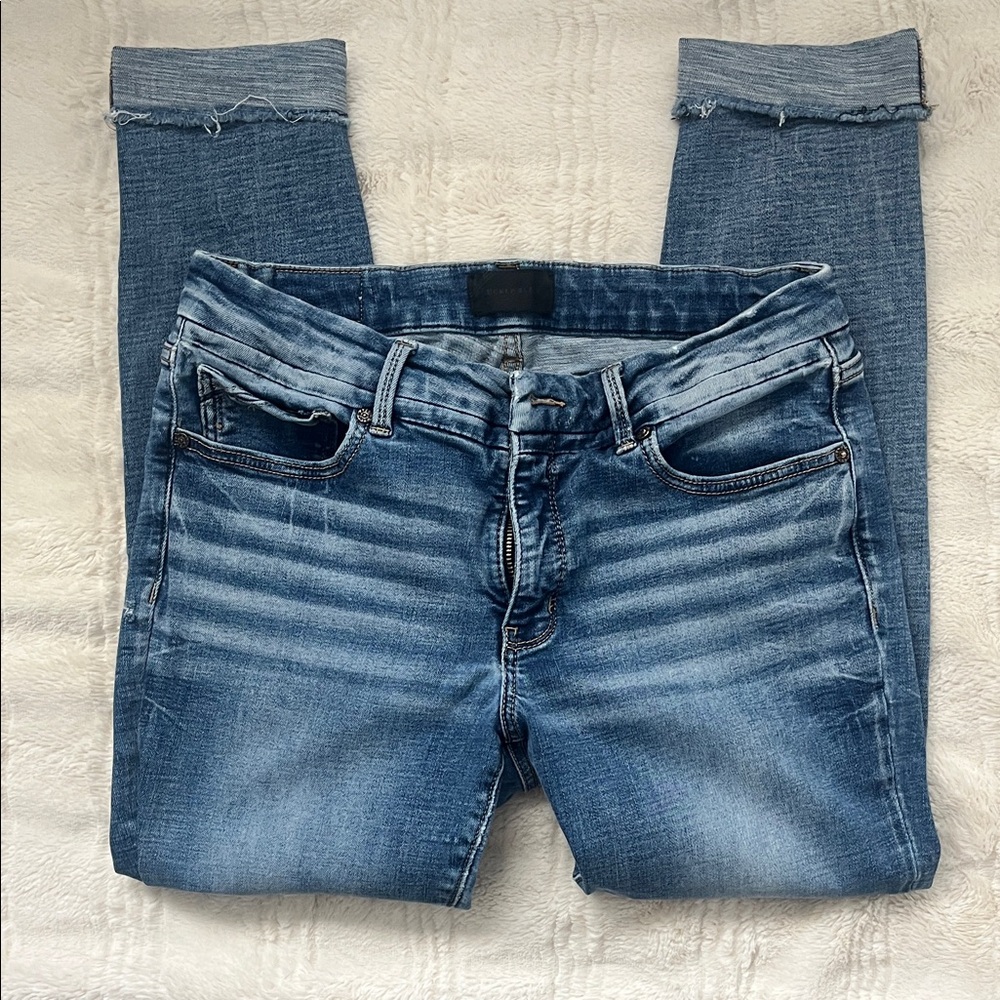 Buckle Light Blue Cropped Jeans